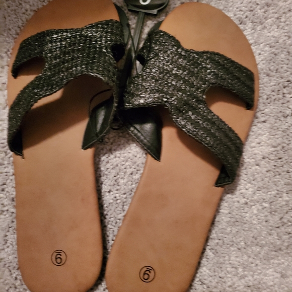 NWOT BLACK MESH SANDALS - Picture 2 of 4